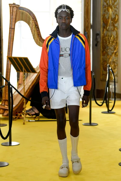 Look 25